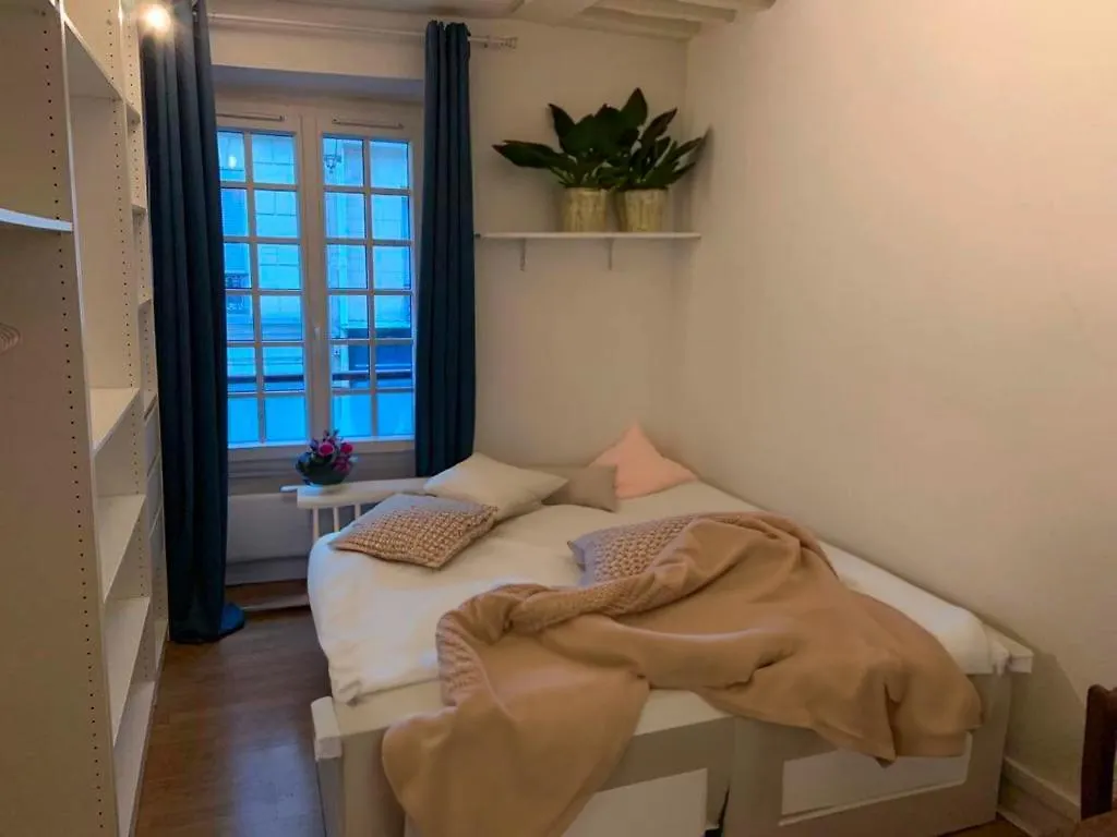 Studio 7eme Arrondissement 아파트 *